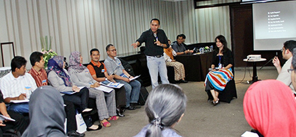 Memahami dan menguasai teknik coaching, belajar menggunakan coaching untuk manajer, menggunakan kompetensi coaching professional dalam perusahaan untuk mencapai target, mengembangkan tim, dan problem solving dengan coaching.